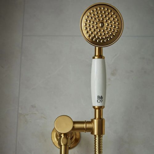 Vado Axbridge Mini Shower Kit With Wall Outlet (Brushed Brass).